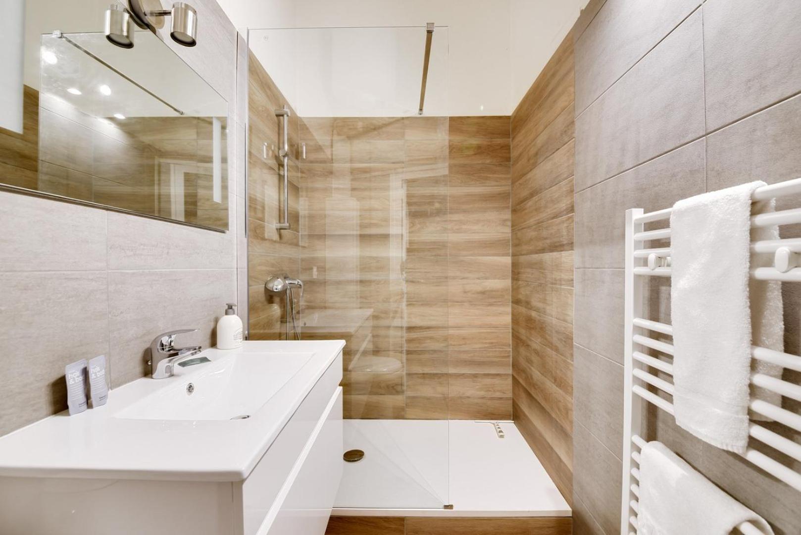 Guestready - Magnificent Duplex Canut Hypercentre Лион Екстериор снимка